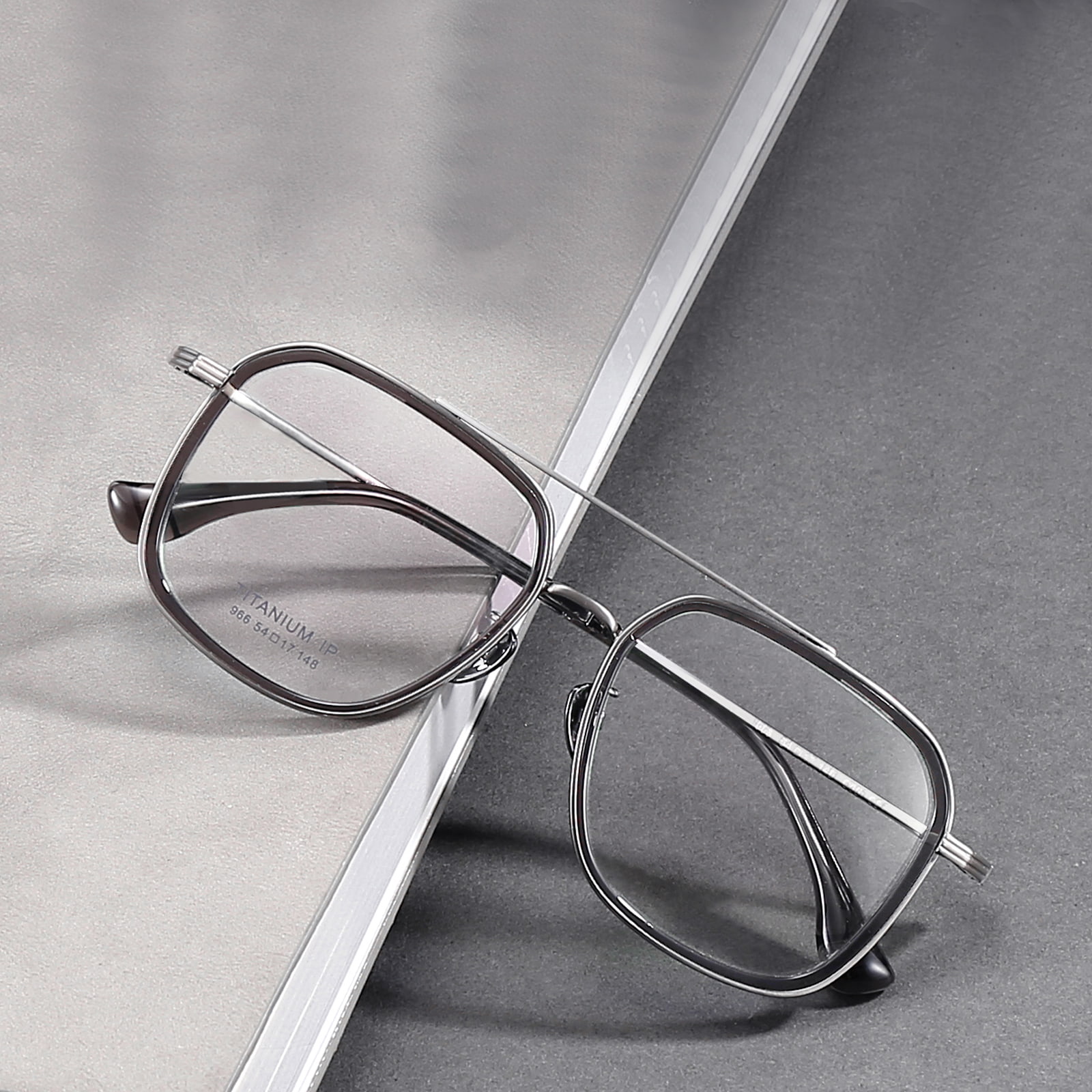 966 piloter kan bruke solbriller Pure Titanium-briller