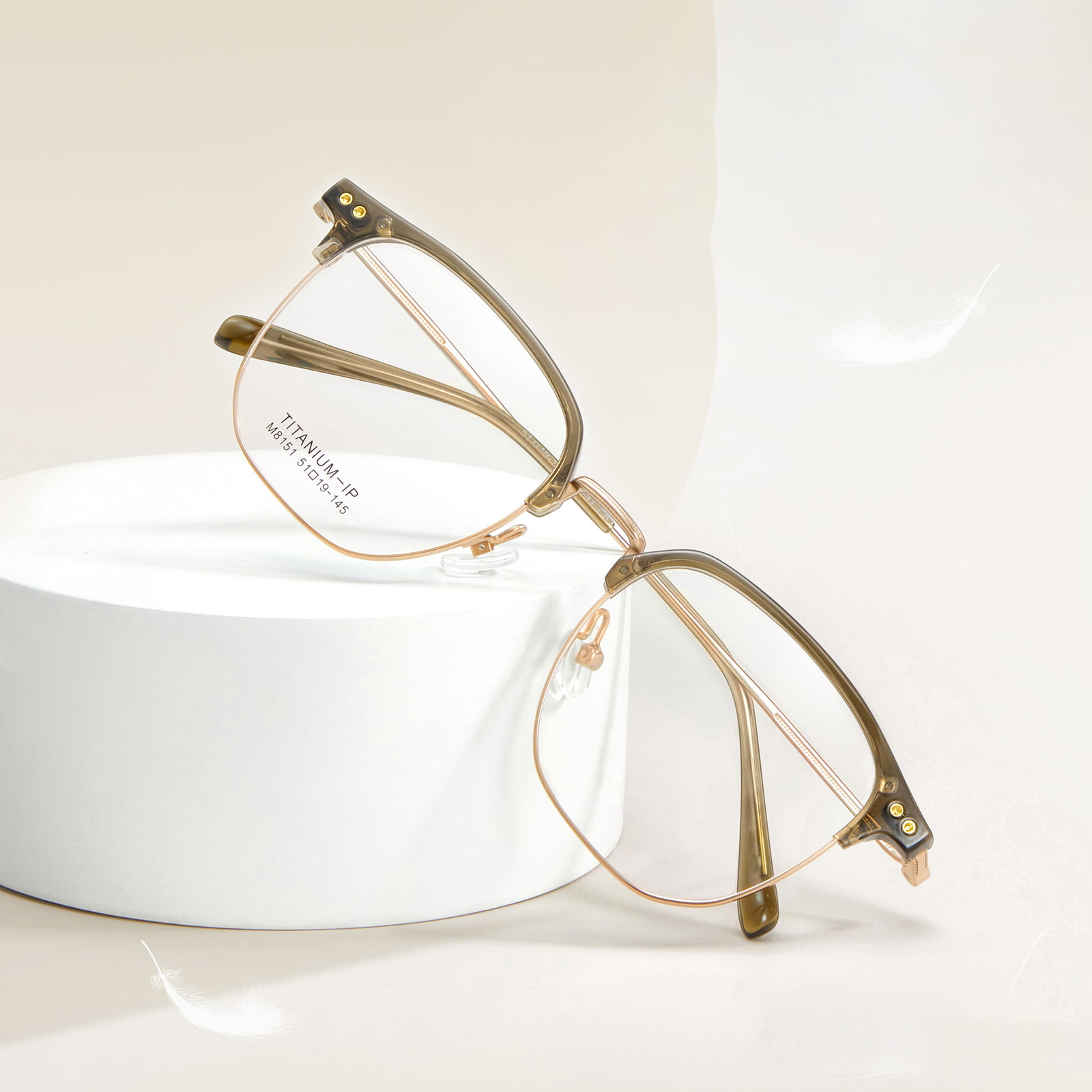 M8151 Square Circle Lett β Titanium briller
