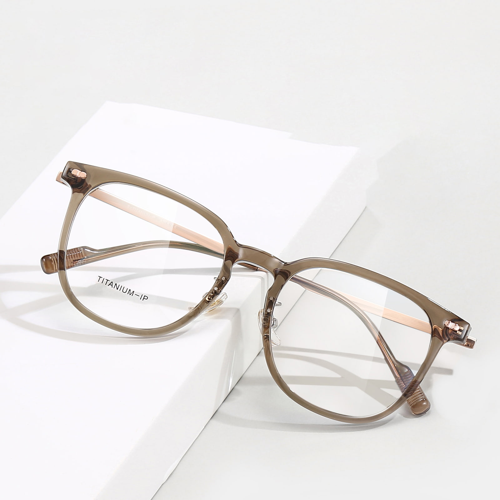 M8045 Slitesterke, tykke, ikke-fading β Titanium briller