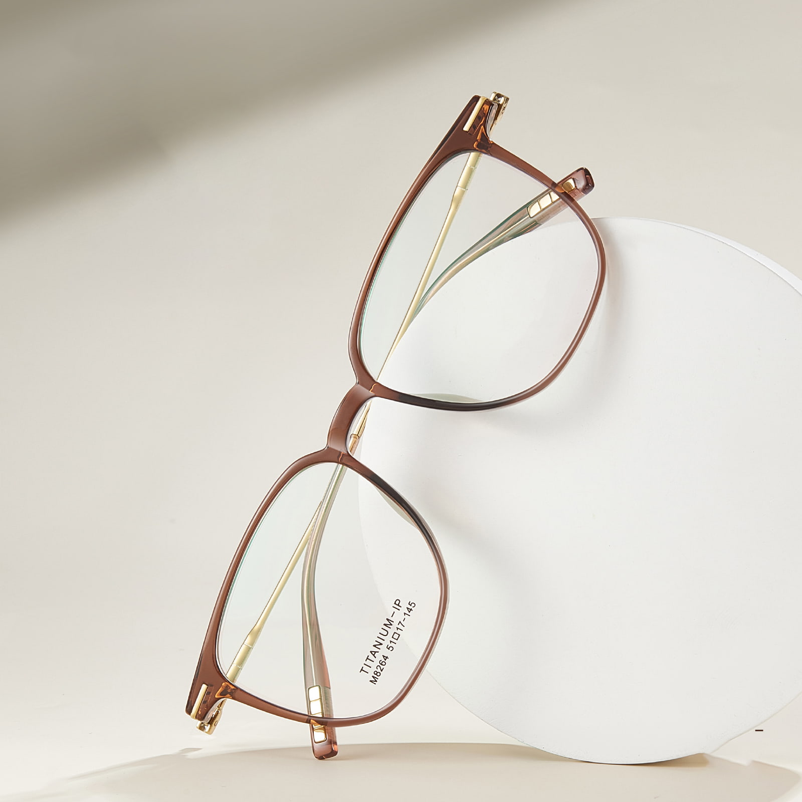 M8264 lette og slitesterke bambus β titanbrille