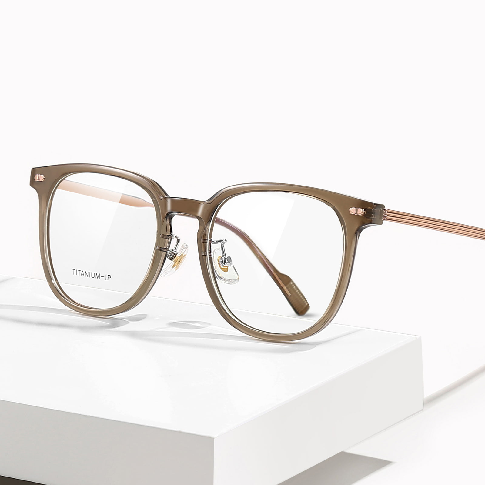 M8045 Slitesterke, tykke, ikke-fading β Titanium briller