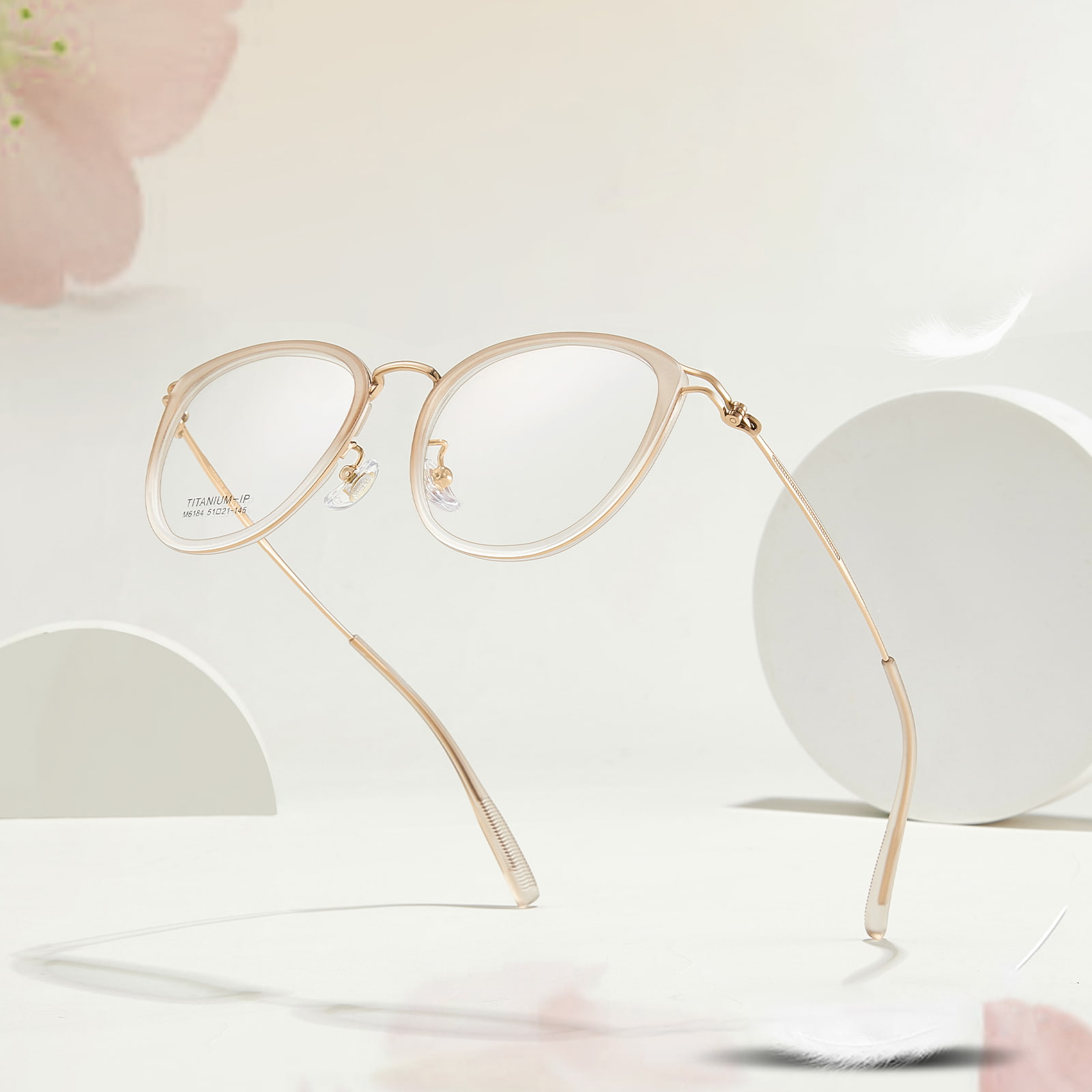 M6184 kunstnerisk gulllim hule β titanbrille