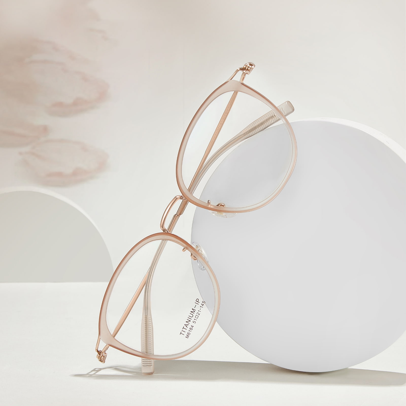 M6184 kunstnerisk gulllim hule β titanbrille