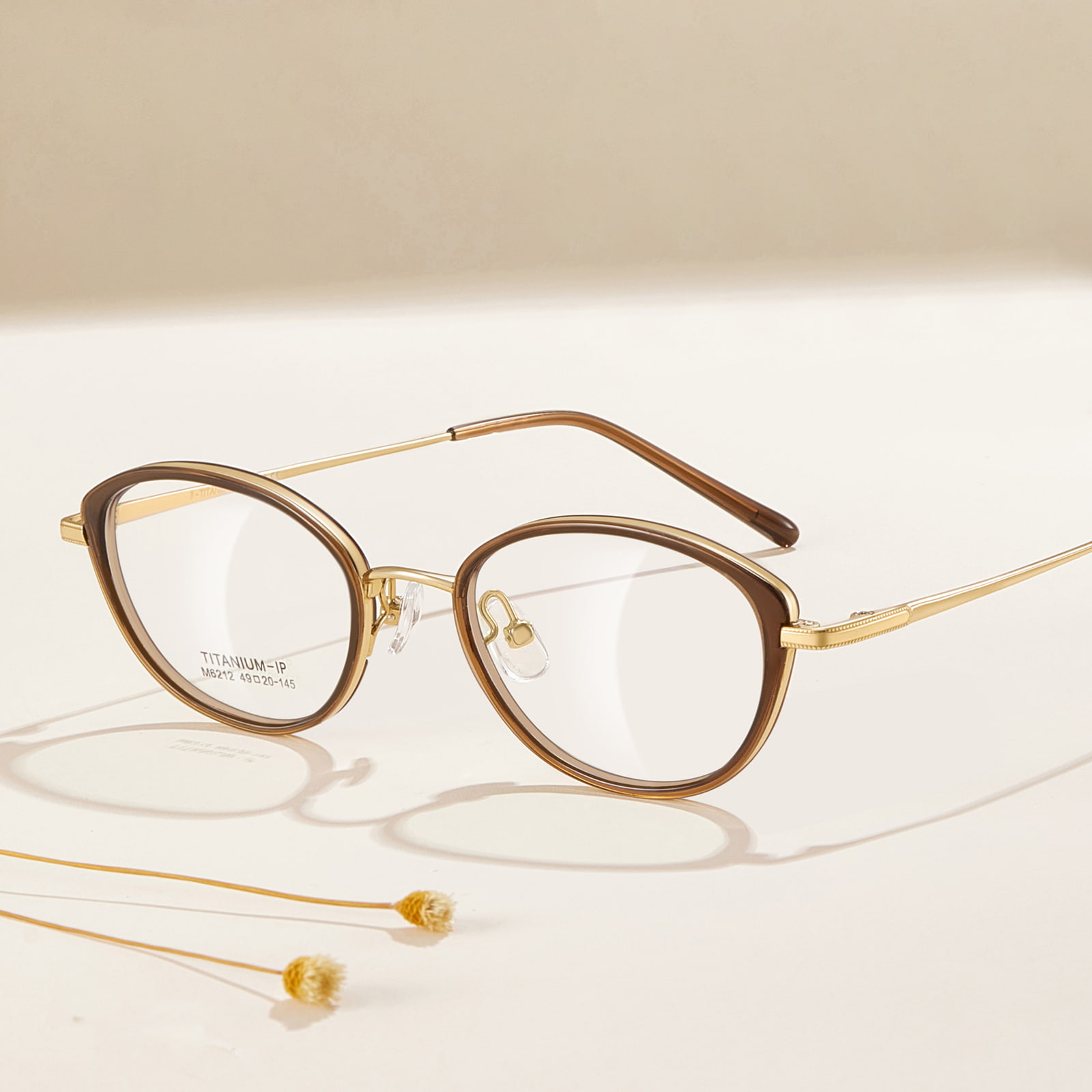 M6212 Wide-Rimmed Soft Curve β Titanium briller